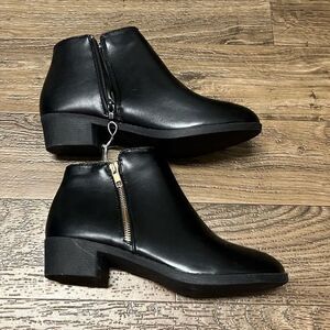 NWOT Women's Ankle Bootie Boots Side Zip Block Heel‎ Black Size 8